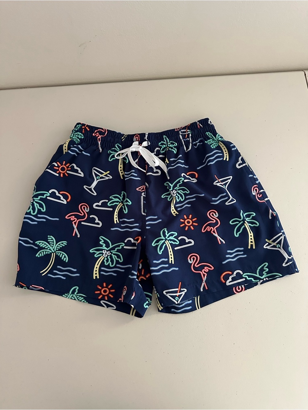 Chubbies Neon Tropical Swim Trunks Men’s Small Palm Tree Flamingo ResortWear